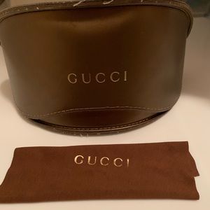 Box and leather Gucci case